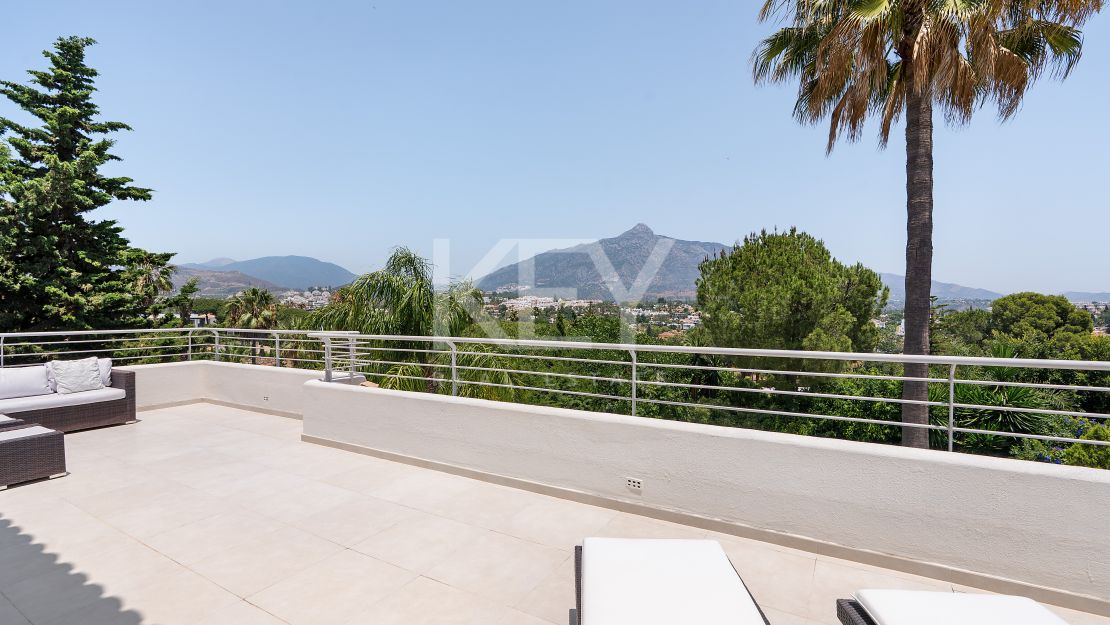 Andalusian-style villa with panoramic golf and mountain views in Las Brisas, Nueva Andalucía