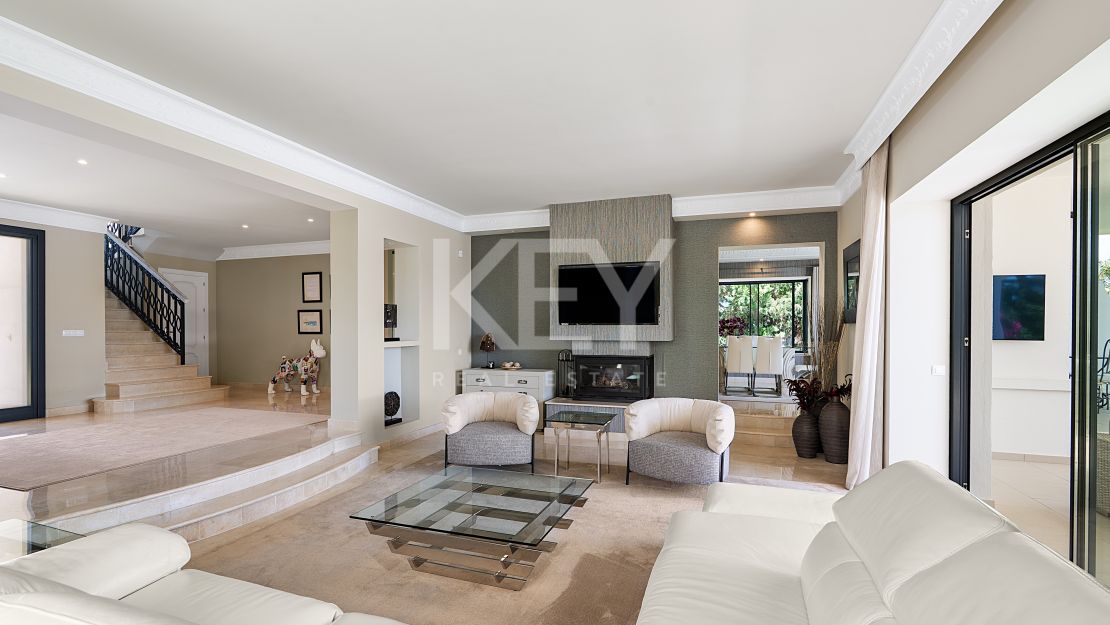 Andalusian-style villa with panoramic golf and mountain views in Las Brisas, Nueva Andalucía