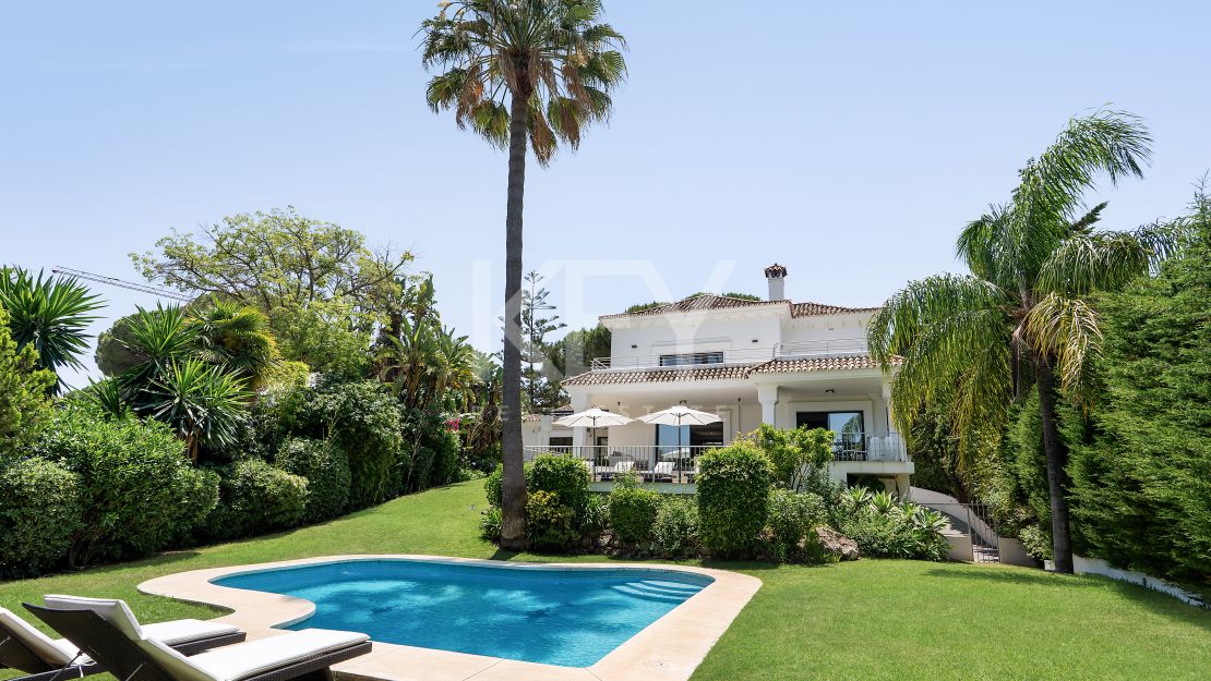 Andalusian-style villa with panoramic golf and mountain views in Las Brisas, Nueva Andalucía