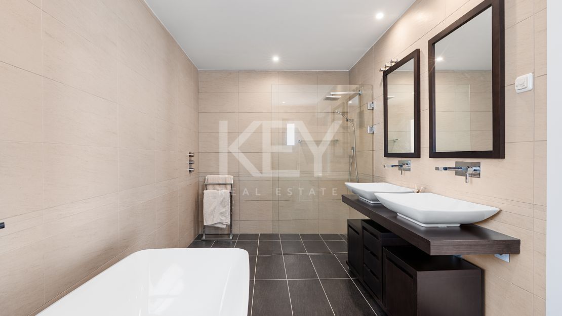 Andalusian-style villa with panoramic golf and mountain views in Las Brisas, Nueva Andalucía