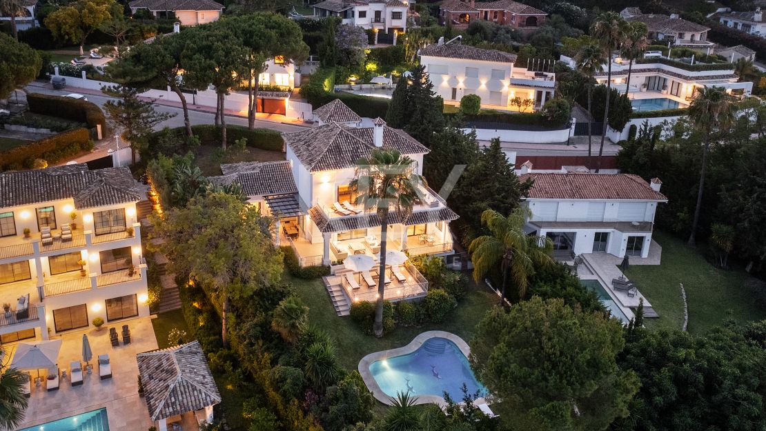 Andalusian-style villa with panoramic golf and mountain views in Las Brisas, Nueva Andalucía