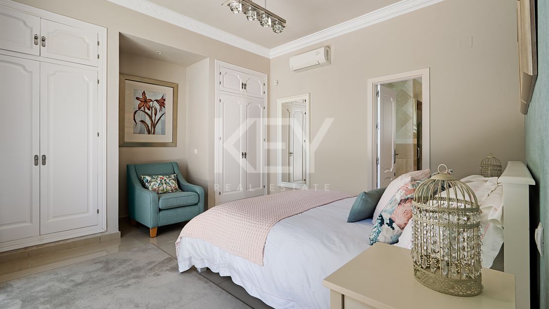 Andalusian-style villa with panoramic golf and mountain views in Las Brisas, Nueva Andalucía