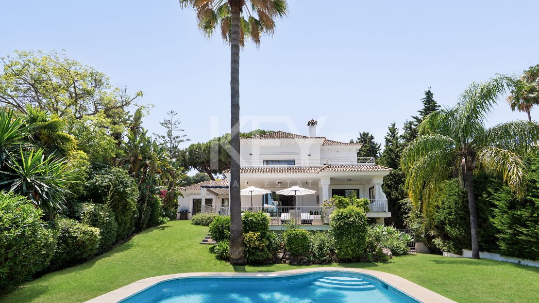 Andalusian-style villa with panoramic golf and mountain views in Las Brisas, Nueva Andalucía