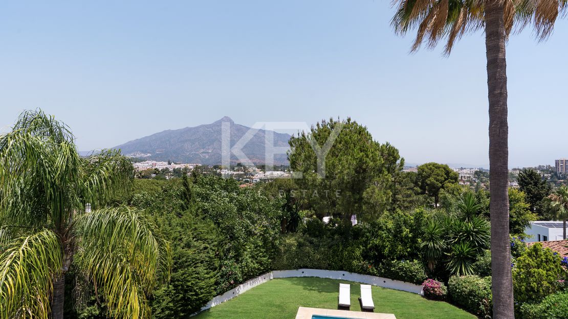 Andalusian-style villa with panoramic golf and mountain views in Las Brisas, Nueva Andalucía
