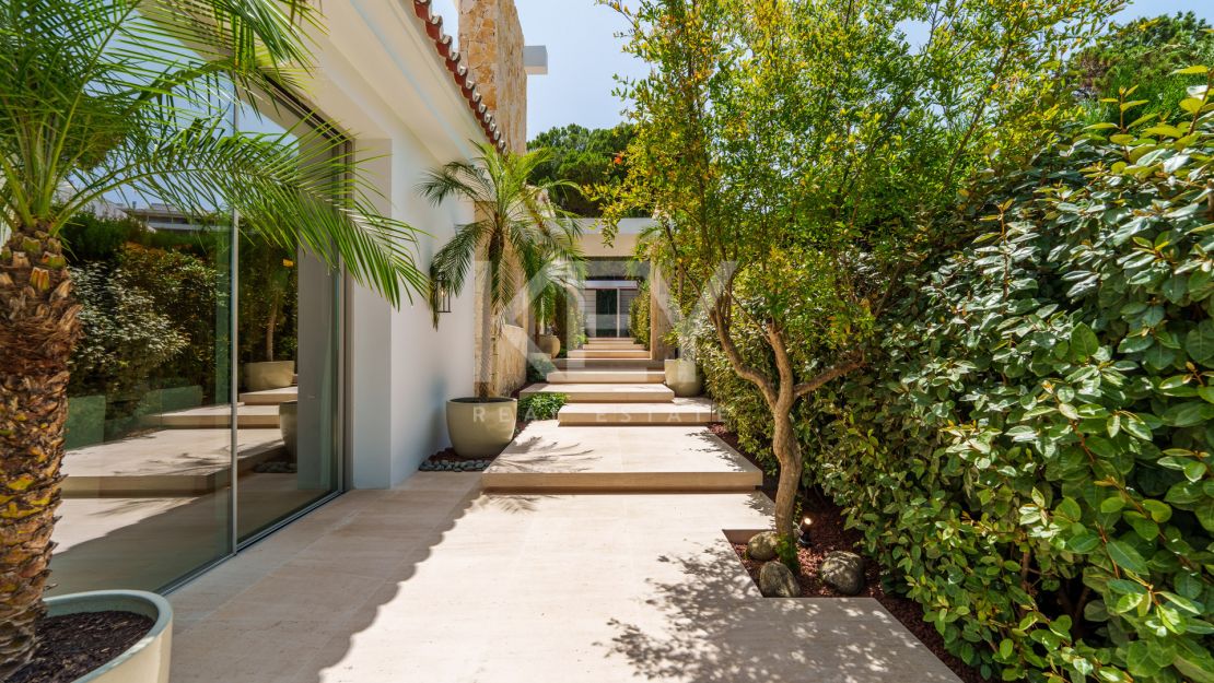 Villa de diseño con estilo mediterráneo orgánico en Nueva Andalucía, Marbella