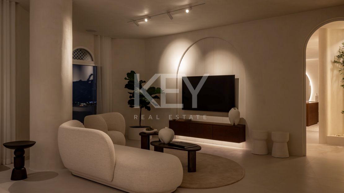 Реконструированный пентхаус с частным бассейном на крыше и видом на море на Золотой Миле Марбельи