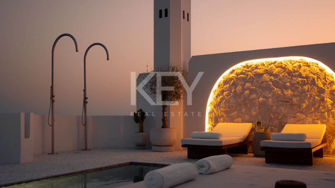 Реконструированный пентхаус с частным бассейном на крыше и видом на море на Золотой Миле Марбельи