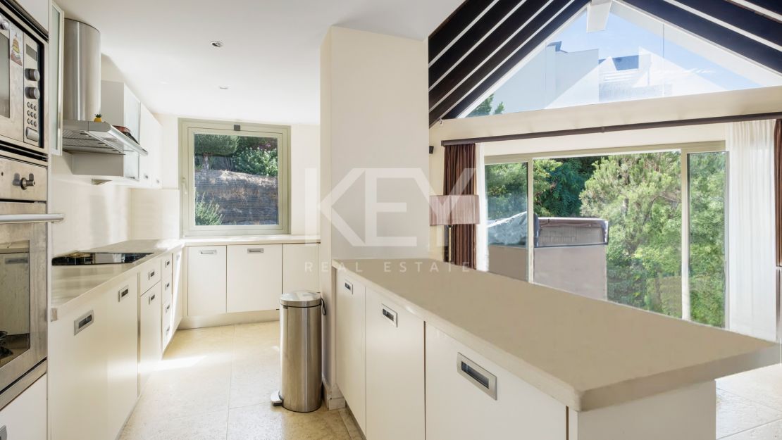 Duplex penthouse with private pool, sauna and panoramic sea views in Los Flamingos, Benahavis