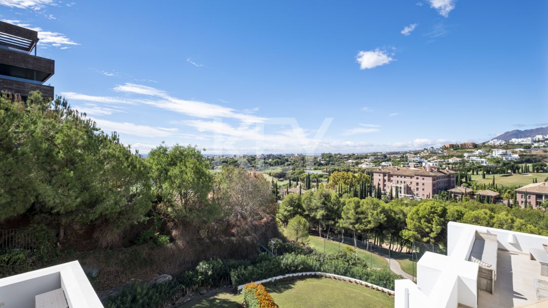Duplex penthouse with private pool, sauna and panoramic sea views in Los Flamingos, Benahavis