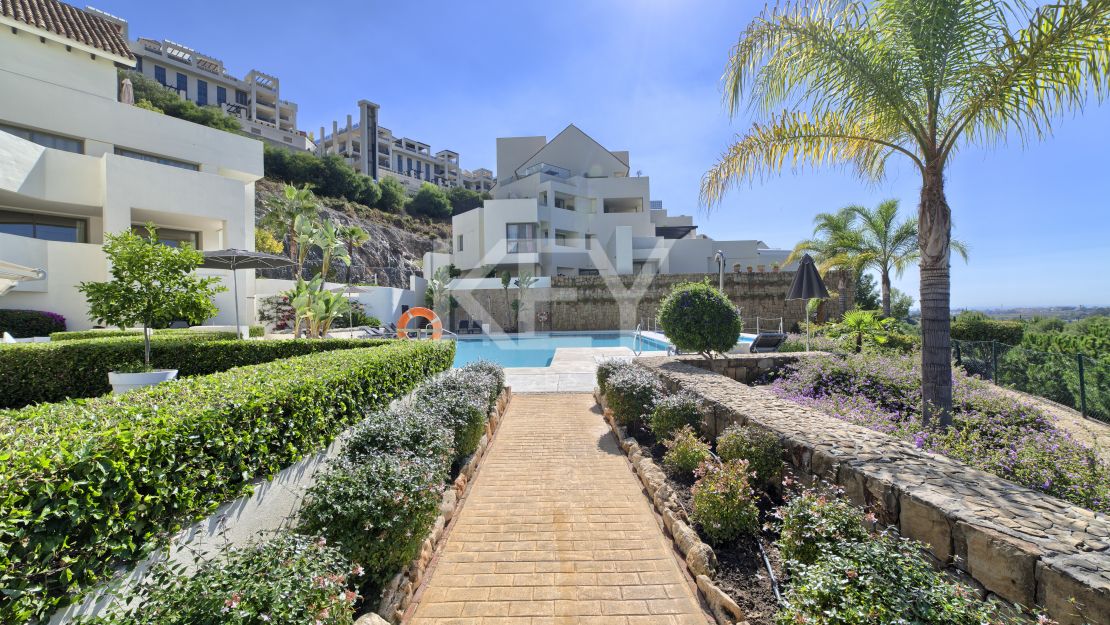 Duplex penthouse with private pool, sauna and panoramic sea views in Los Flamingos, Benahavis