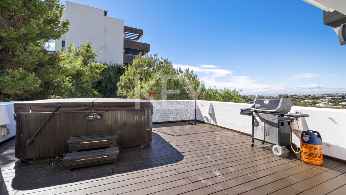 Duplex penthouse with private pool, sauna and panoramic sea views in Los Flamingos, Benahavis