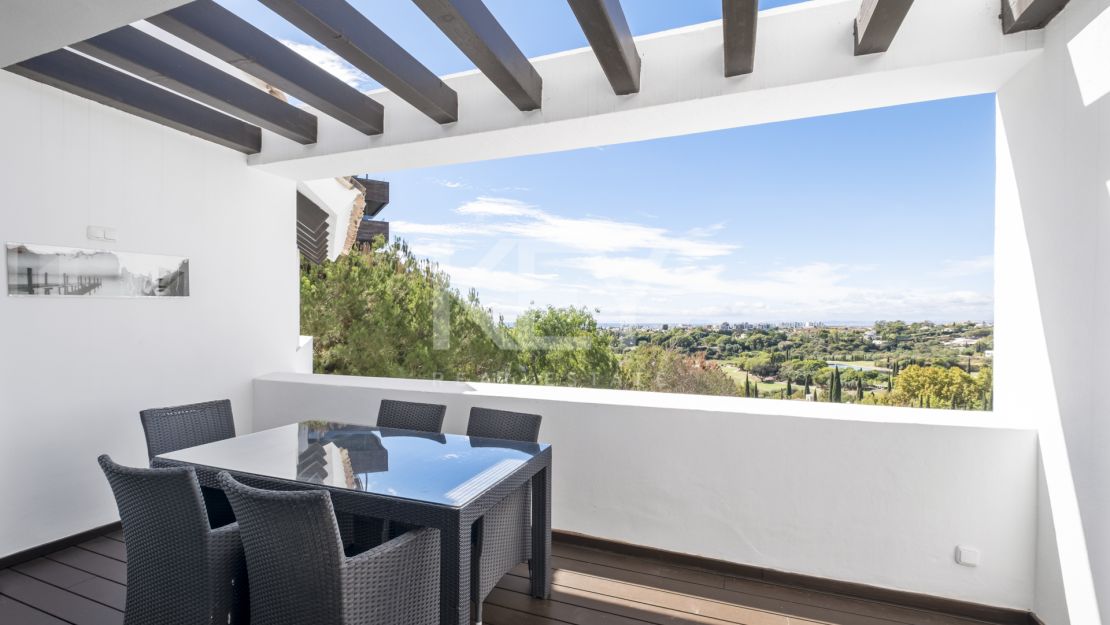 Duplex penthouse with private pool, sauna and panoramic sea views in Los Flamingos, Benahavis