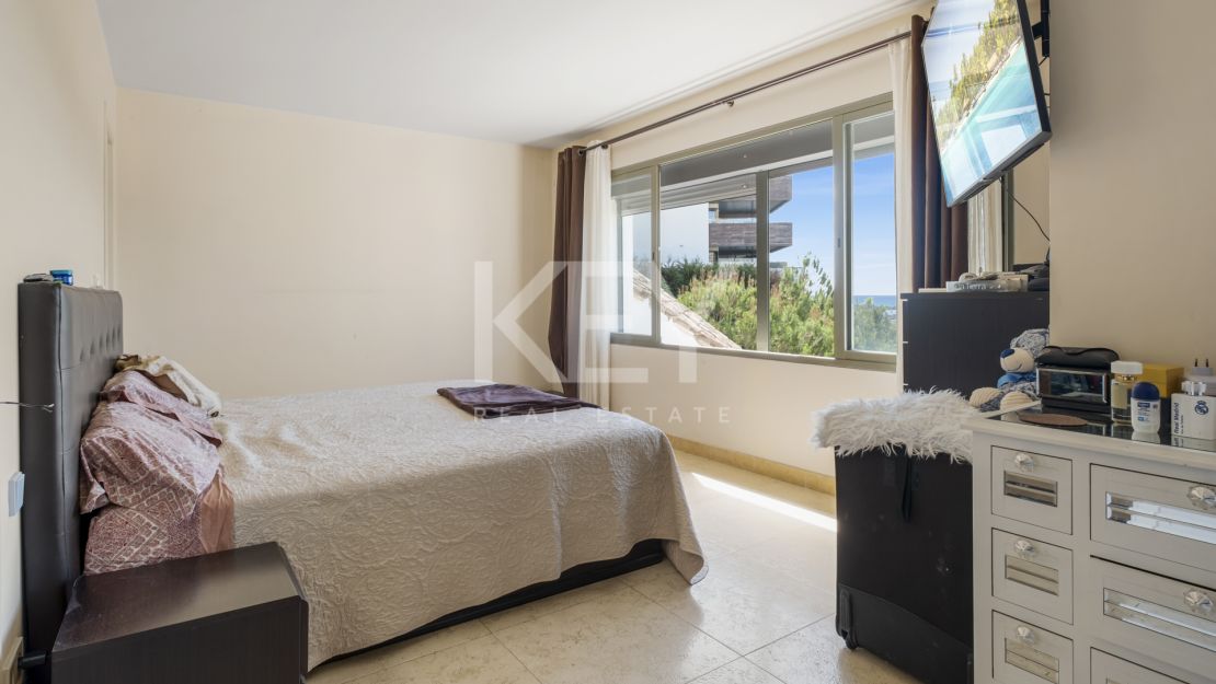 Duplex penthouse with private pool, sauna and panoramic sea views in Los Flamingos, Benahavis