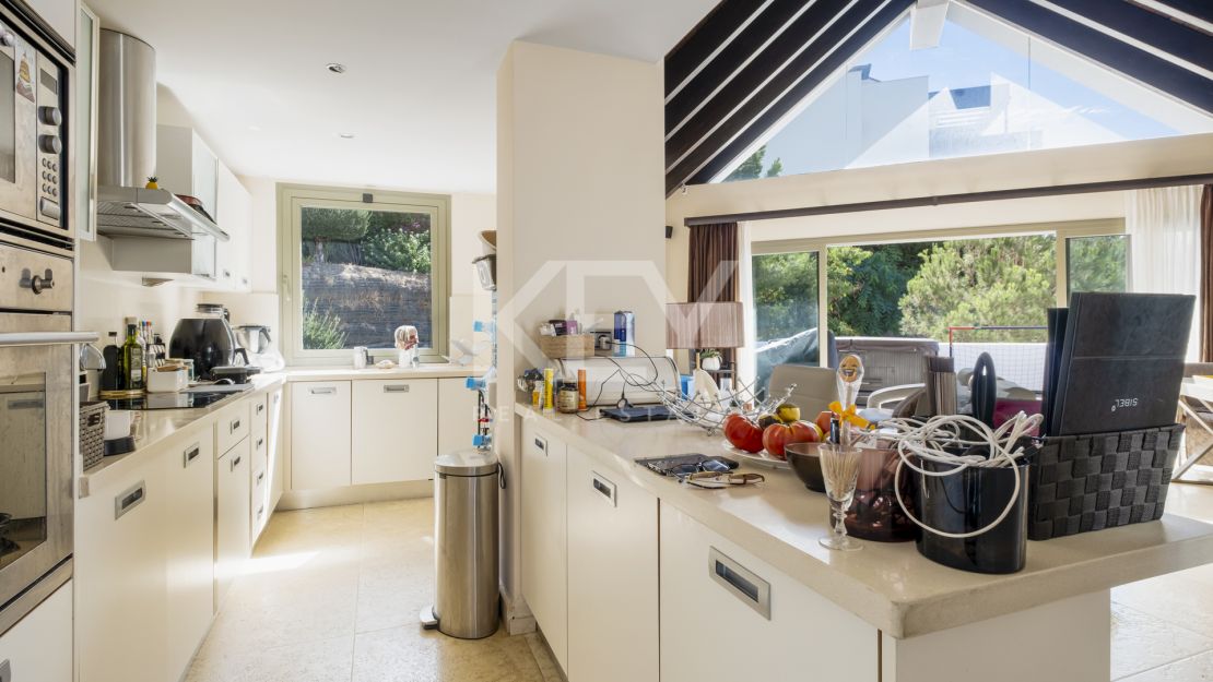 Duplex penthouse with private pool, sauna and panoramic sea views in Los Flamingos, Benahavis