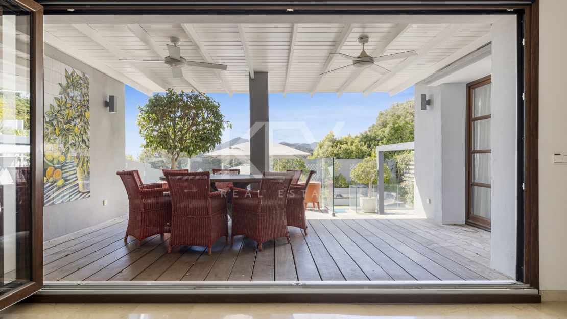 Renovated townhouse with private pool in La Perla de la Heredia, Benahavís