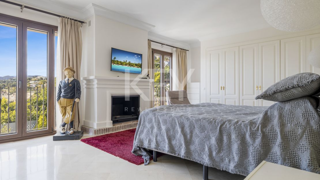 Renovated townhouse with private pool in La Perla de la Heredia, Benahavís