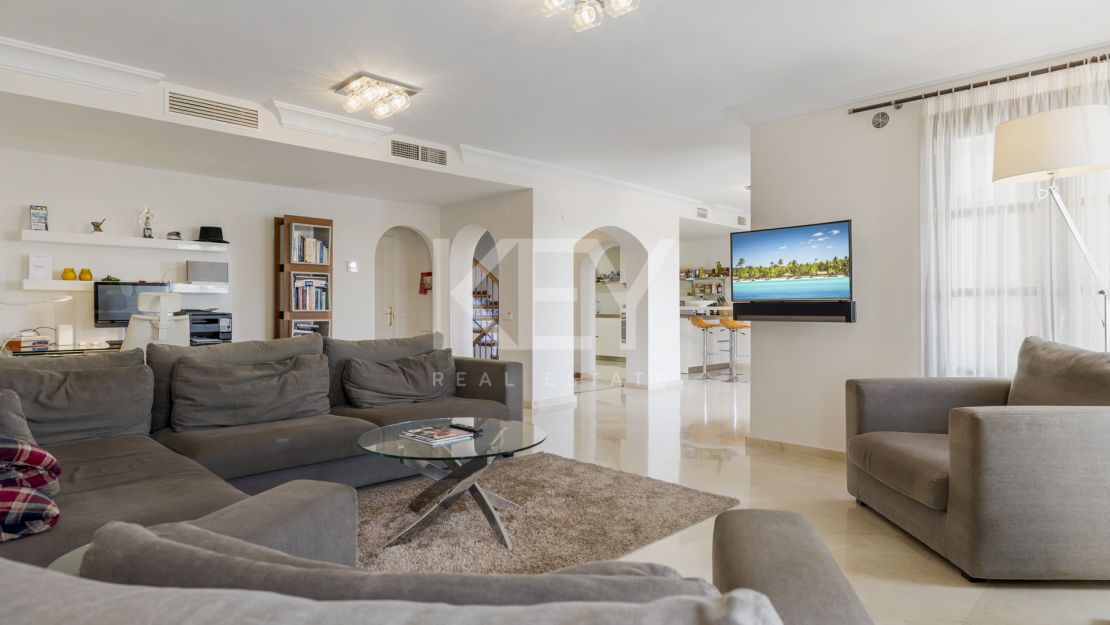 Renovated townhouse with private pool in La Perla de la Heredia, Benahavís