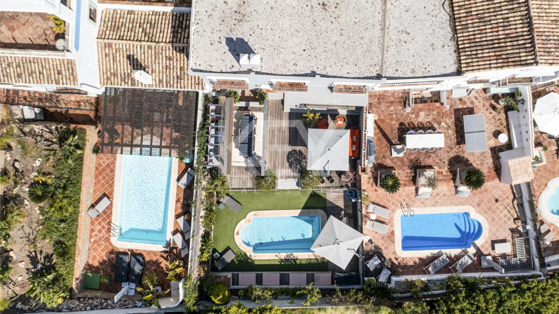 Renovated townhouse with private pool in La Perla de la Heredia, Benahavís