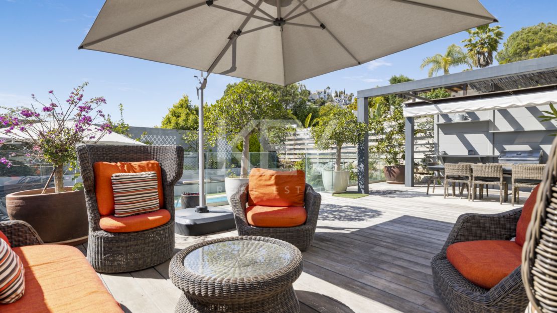 Renovated townhouse with private pool in La Perla de la Heredia, Benahavís