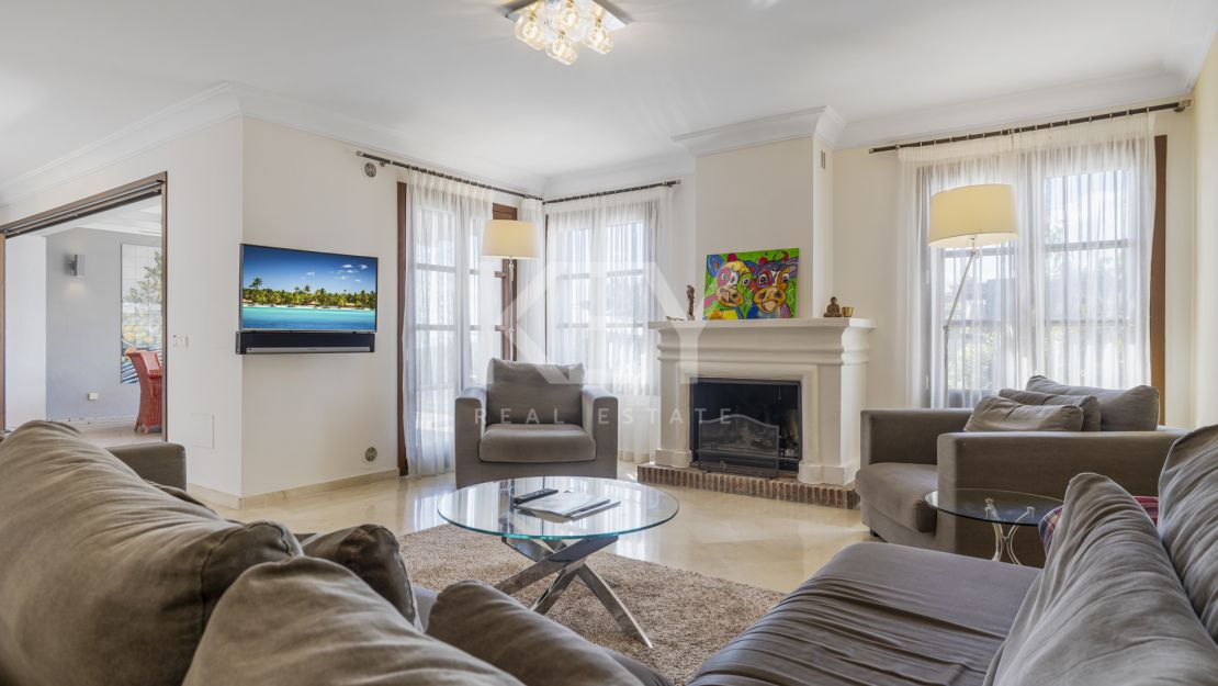 Renovated townhouse with private pool in La Perla de la Heredia, Benahavís