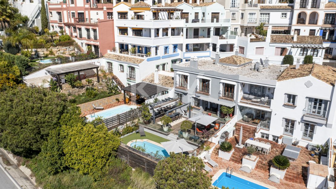 Renovated townhouse with private pool in La Perla de la Heredia, Benahavís