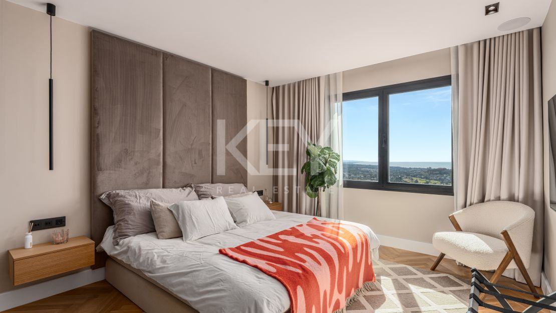 Fully renovated luxury penthouse with panoramic views in Monte Halcones, Benahavís
