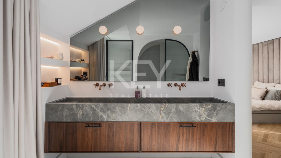 Fully renovated luxury penthouse with panoramic views in Monte Halcones, Benahavís