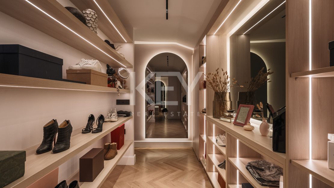 Fully renovated luxury penthouse with panoramic views in Monte Halcones, Benahavís