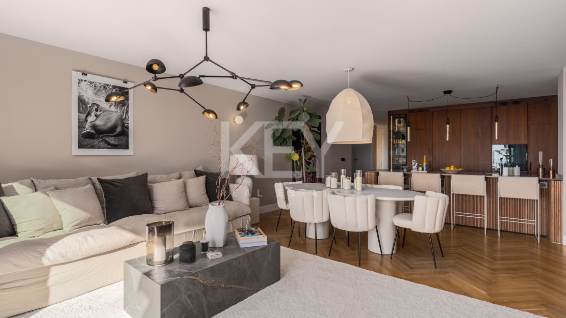 Fully renovated luxury penthouse with panoramic views in Monte Halcones, Benahavís