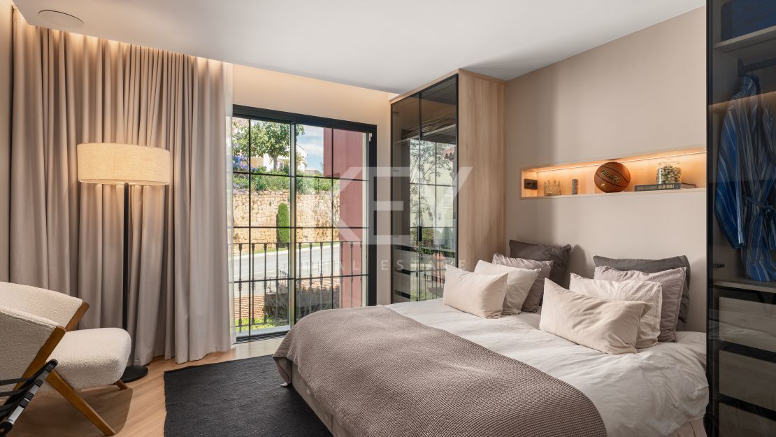 Fully renovated luxury penthouse with panoramic views in Monte Halcones, Benahavís