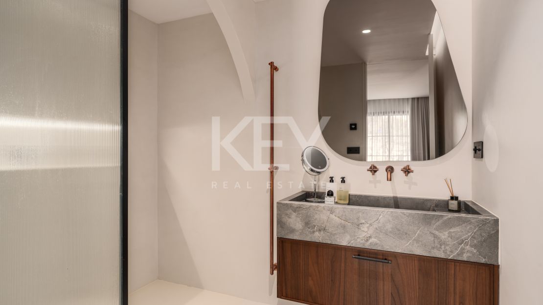 Fully renovated luxury penthouse with panoramic views in Monte Halcones, Benahavís