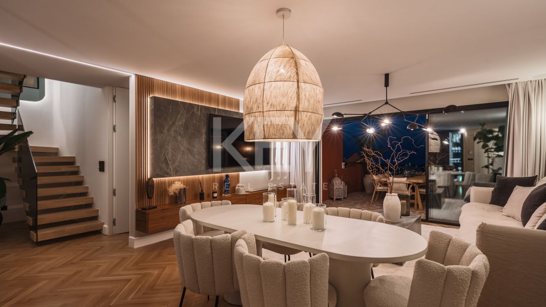 Fully renovated luxury penthouse with panoramic views in Monte Halcones, Benahavís