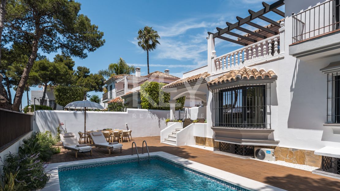 Средиземноморская вилла с частным бассейном рядом с Пуэрто Банус в Альтос дель Родео, Нуэва Андалусия
