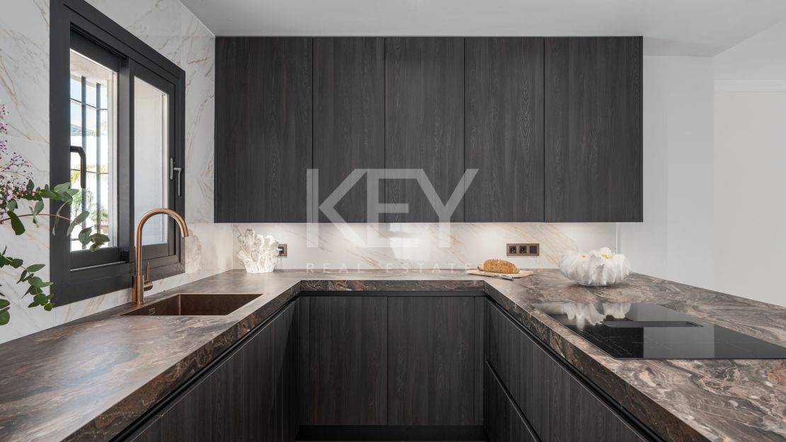 Средиземноморская вилла с частным бассейном рядом с Пуэрто Банус в Альтос дель Родео, Нуэва Андалусия