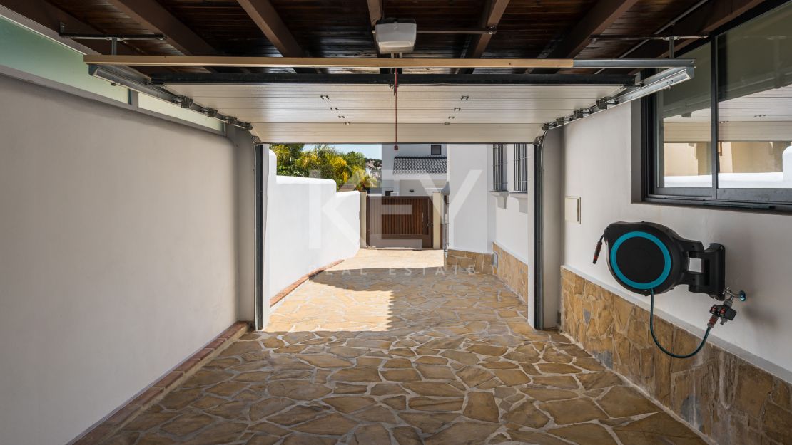 Средиземноморская вилла с частным бассейном рядом с Пуэрто Банус в Альтос дель Родео, Нуэва Андалусия