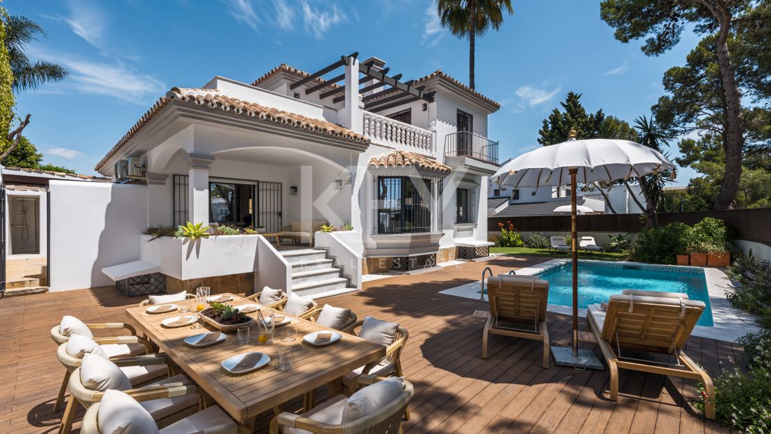 Mediterranean villa with private pool near Puerto Banús in Altos del Rodeo, Nueva Andalucia