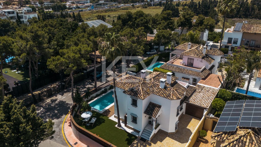 Средиземноморская вилла с частным бассейном рядом с Пуэрто Банус в Альтос дель Родео, Нуэва Андалусия