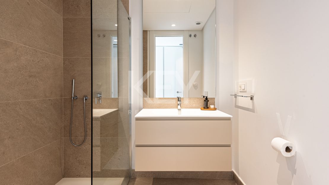 Modern ground floor apartment with panoramic views in The View Marbella, Benahavis