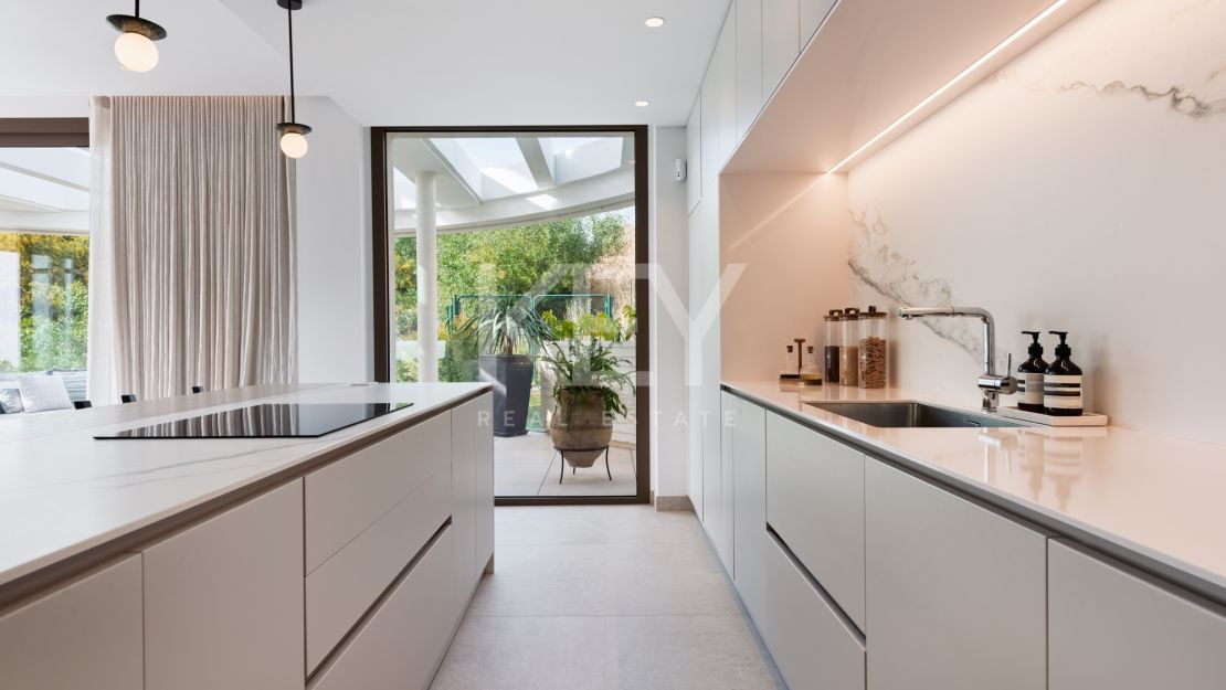 Modern ground floor apartment with panoramic views in The View Marbella, Benahavis