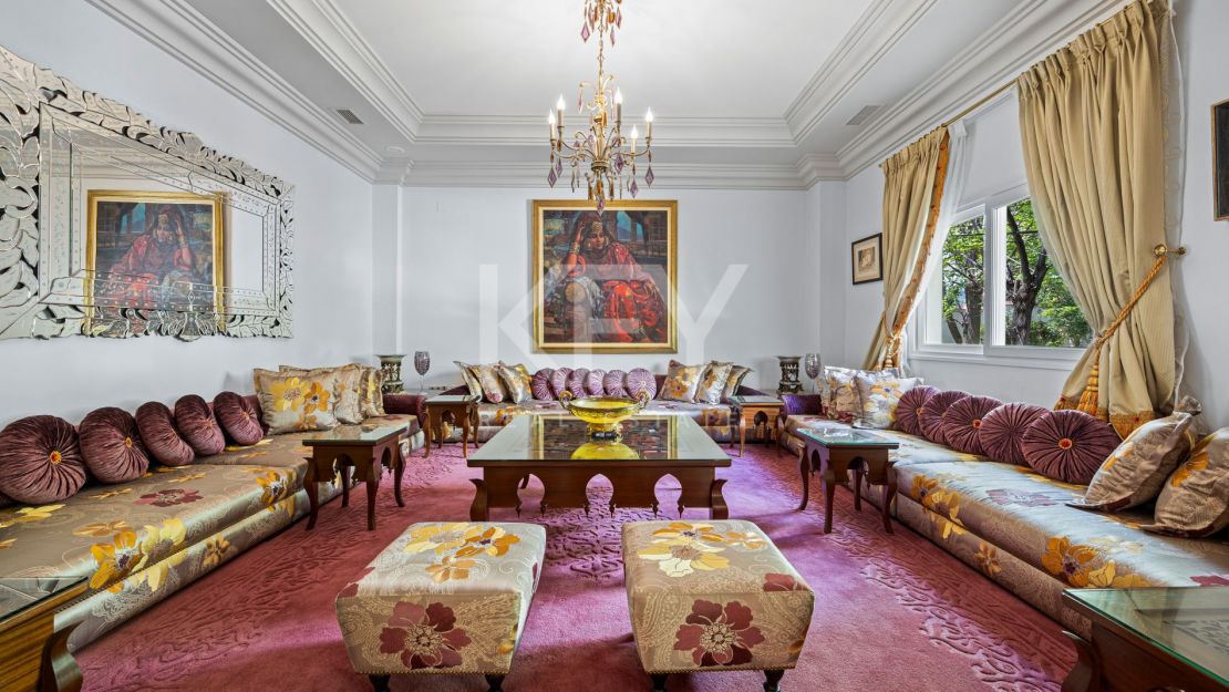 Вневременная неоклассическая вилла в Рочио-де-Нагуэлес, Золотая Миля Марбельи