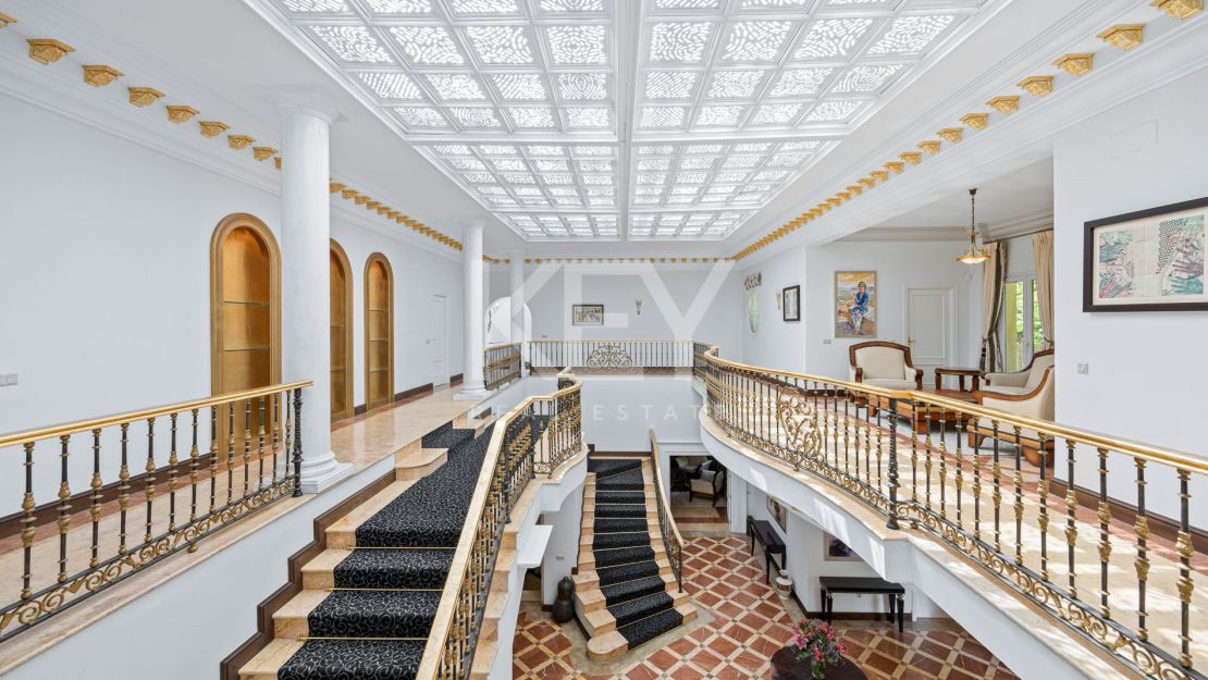 Вневременная неоклассическая вилла в Рочио-де-Нагуэлес, Золотая Миля Марбельи