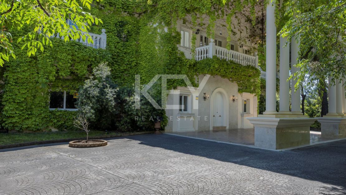 Villa neoclásica atemporal en Rocio de Nagüeles, Milla de Oro de Marbella