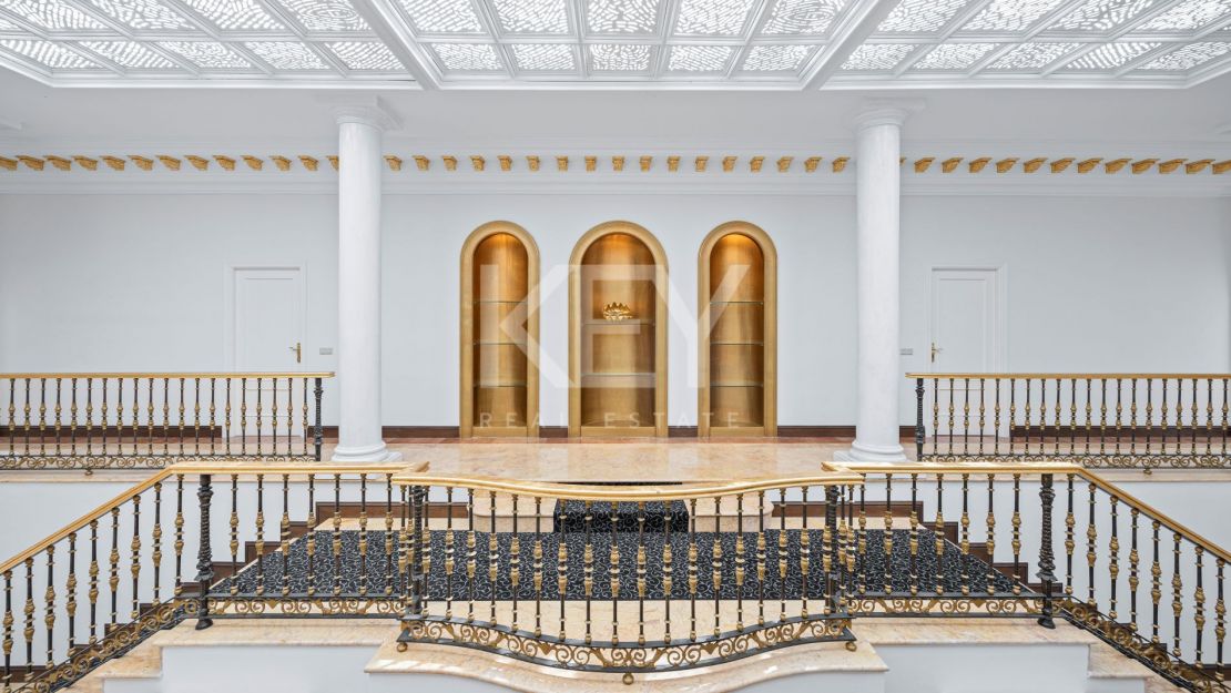 Вневременная неоклассическая вилла в Рочио-де-Нагуэлес, Золотая Миля Марбельи