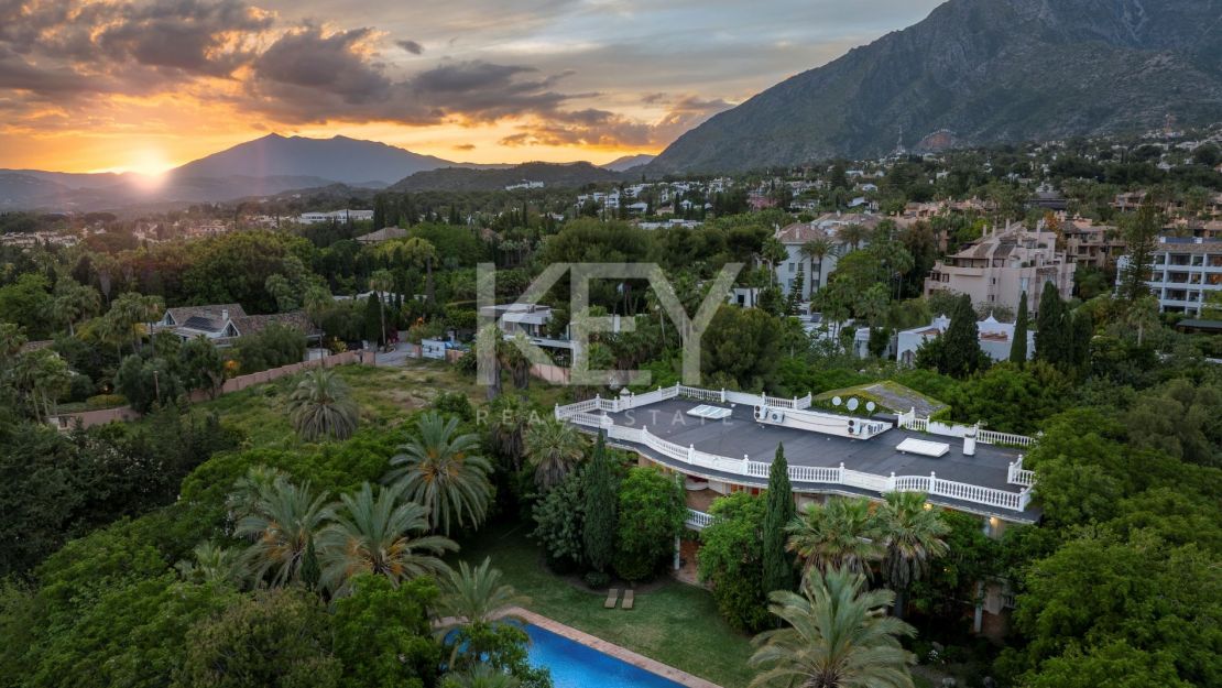 Вневременная неоклассическая вилла в Рочио-де-Нагуэлес, Золотая Миля Марбельи