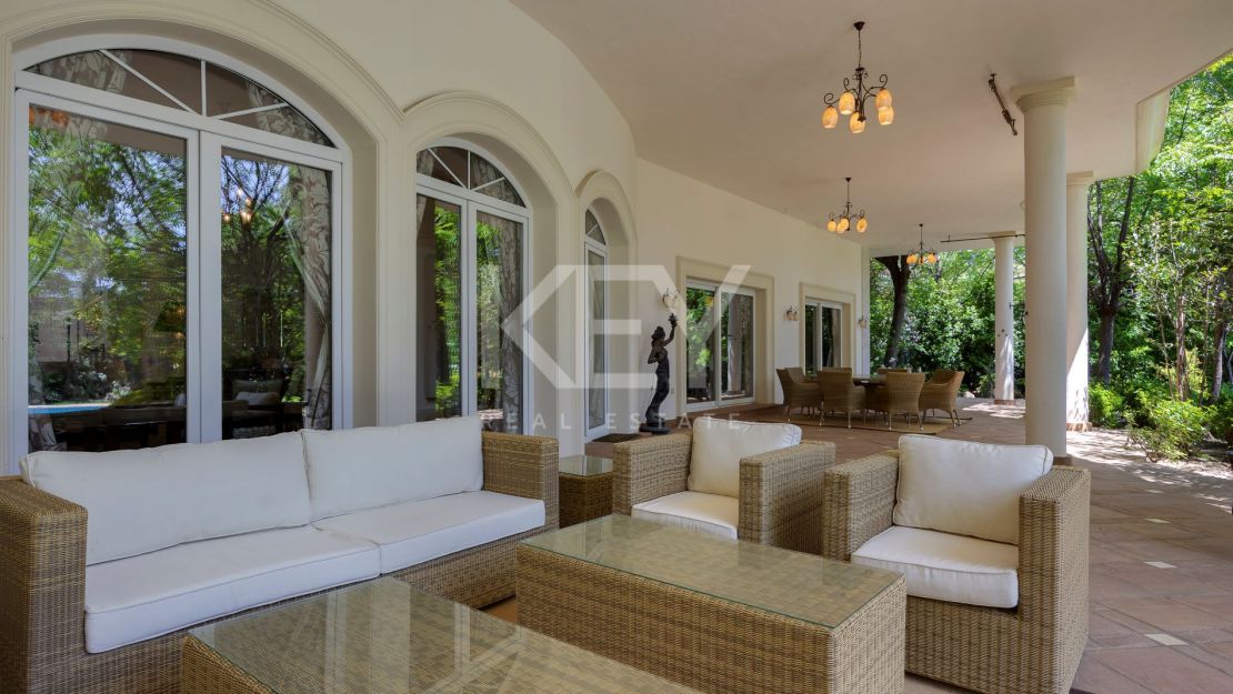 Вневременная неоклассическая вилла в Рочио-де-Нагуэлес, Золотая Миля Марбельи