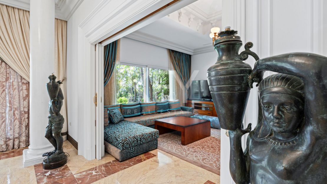 Вневременная неоклассическая вилла в Рочио-де-Нагуэлес, Золотая Миля Марбельи