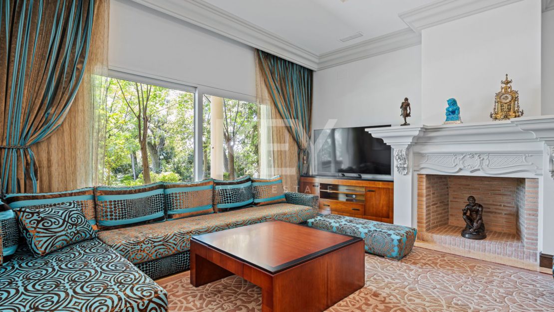 Вневременная неоклассическая вилла в Рочио-де-Нагуэлес, Золотая Миля Марбельи