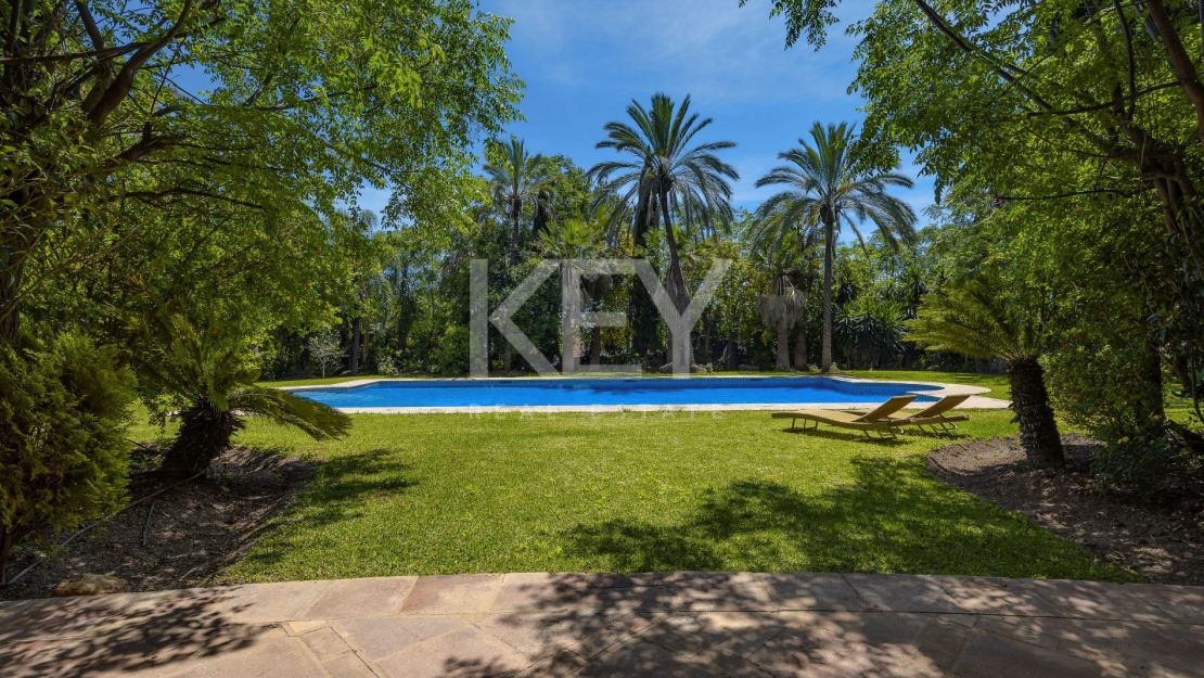 Вневременная неоклассическая вилла в Рочио-де-Нагуэлес, Золотая Миля Марбельи