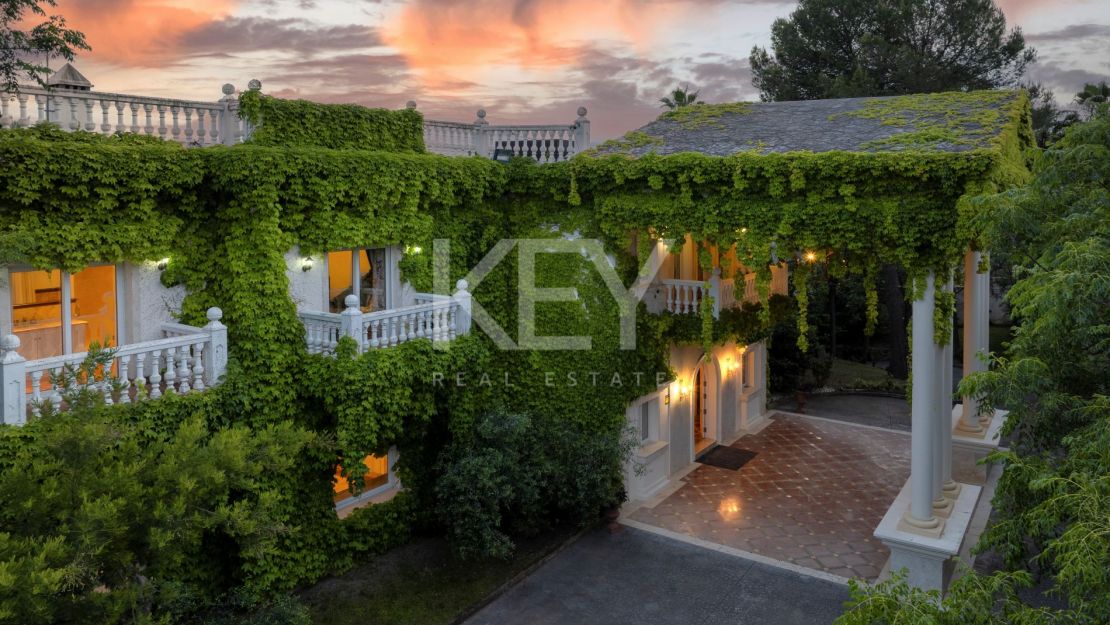 Вневременная неоклассическая вилла в Рочио-де-Нагуэлес, Золотая Миля Марбельи