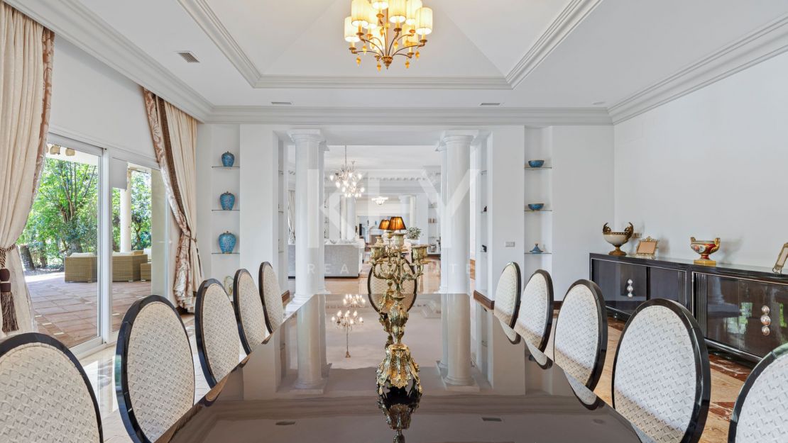 Вневременная неоклассическая вилла в Рочио-де-Нагуэлес, Золотая Миля Марбельи